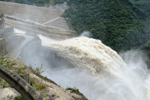 Instalación de tuberías forzadas para el proyecto hidroeléctrico Ituango - Colombia